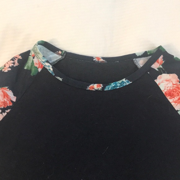 Quarter sleeve black and navy flowered shirt - Picture 2 of 4